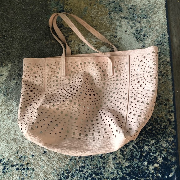 Handbags - Beautiful tote